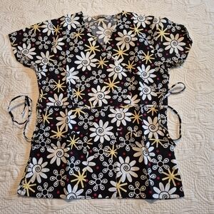 Comfy Cotton women's scrub top daisy design tag removed measures size Small